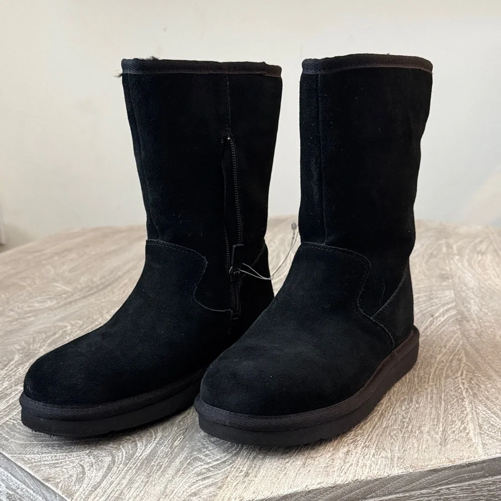 Like New UGG Black Winter Boots with Side Zip